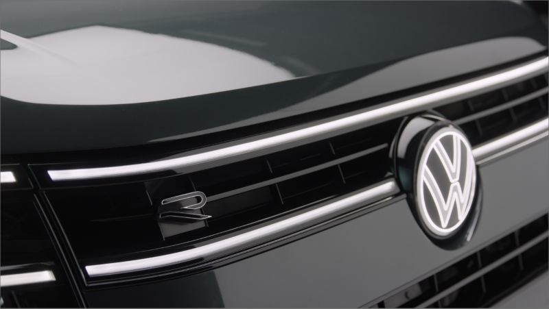 A close-up shot of the grille and hood of the 2027 Atlas. 