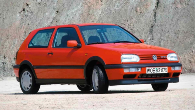 Tercera generación de Golf GTI en color rojo. 
