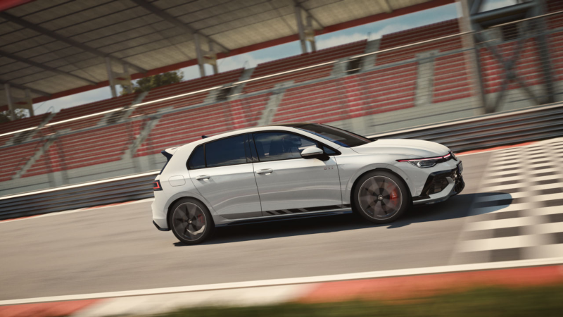 Golf GTI Clubsport sur un circuit.