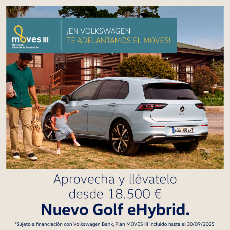 Nuevo golf ehybrid GTE color azul, vista trasera izquierda. Texto promoción: En Volkswagen te adelantamos el MOVES. Ahorra hasta 11.700€. Sujeto a financiación con Volkswagen Bank.