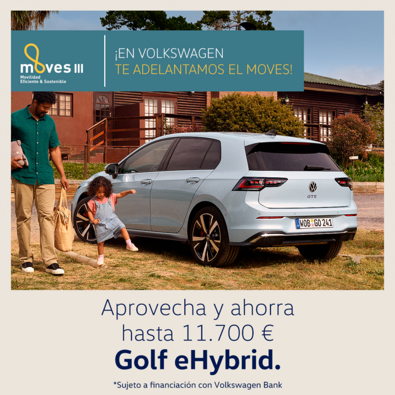 Nuevo golf ehybrid GTE color azul, vista trasera izquierda. Texto promoción: En Volkswagen te adelantamos el MOVES. Ahorra hasta 11.700€. Sujeto a financiación con Volkswagen Bank.