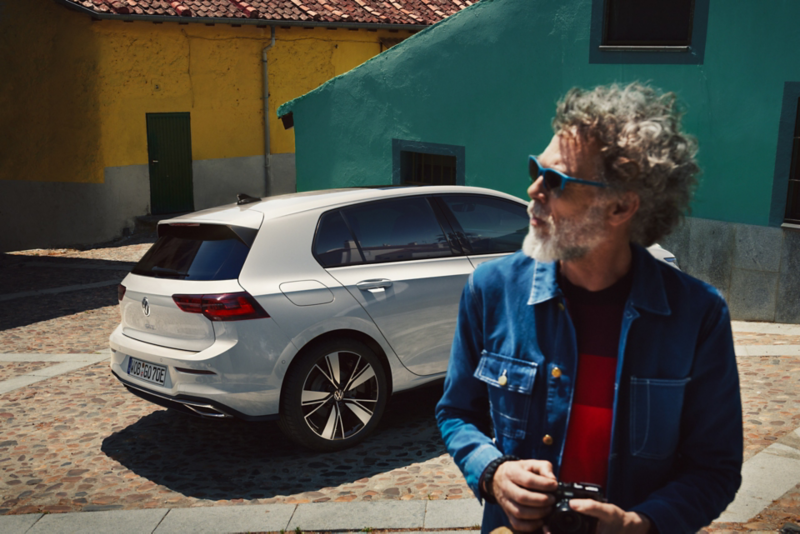 Man stands in front of a VW Golf GTE