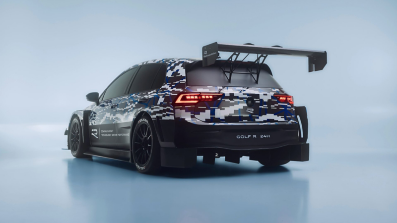 Golf R 24H. Vista trasera de prototipo de competición hecho por Volkswagen para Nürburgring.