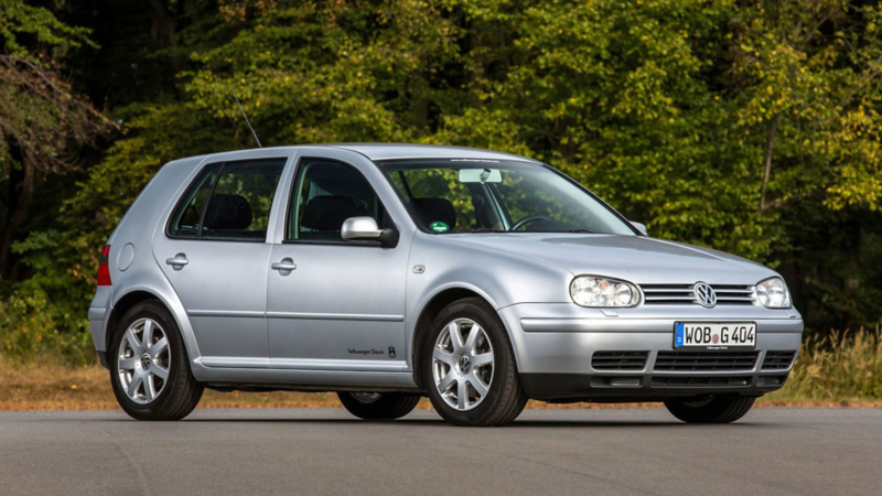 Golf 4 grise de 3/4 avant.