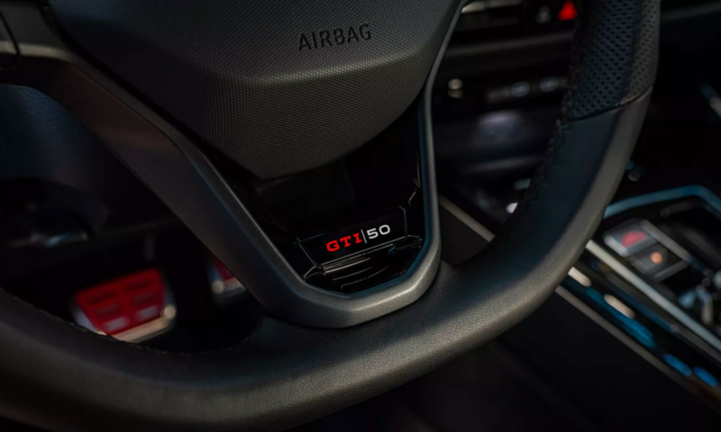 Le volant d'une Golf GTI Edition 50