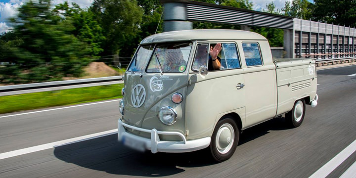 Et gammelt folkevognsrugbrød på vej til Bulli Summer Festival 2017.