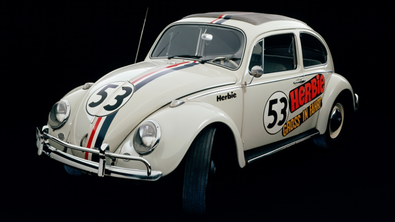 Vista 3/4 di Herbie Maggiolino VW protagonista del film.