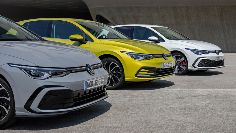 Ein Golf R, Ein Golf Style und ein Golf GTE stehen nebeneinander