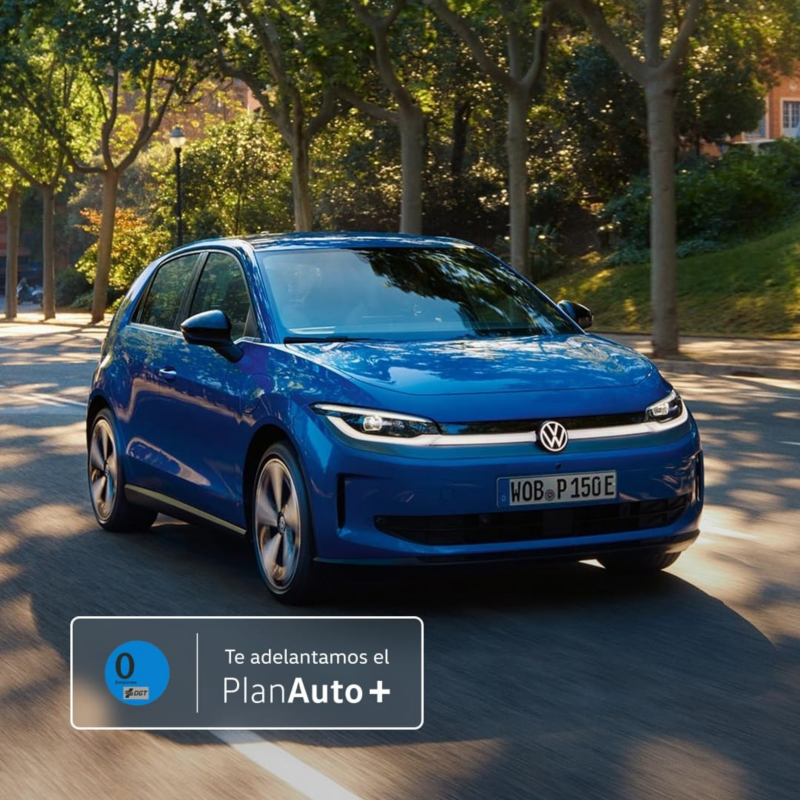 Un Volkswagen ID. Polo azul circulando por la ciudad con Plan Auto Plus