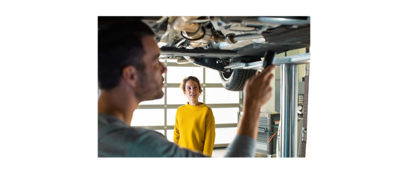 Revisando accesorios en Volkswagen Canarias
