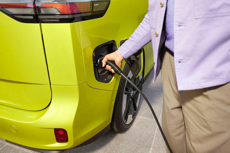 calculer la charge et l'autonomie du VW ID. Buzz et Cargo, VW ID. Buzz jaune en charge