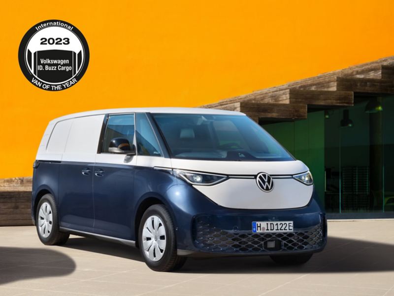 Volkswagen ID. Buzz Cargo con logo premio Van of the Year 2023