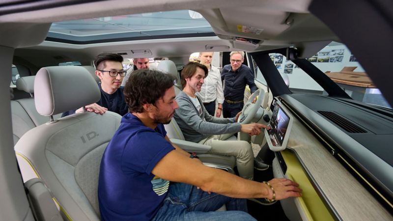 Motorjournalisterna testar nya VW ID. Buzz elminibuss