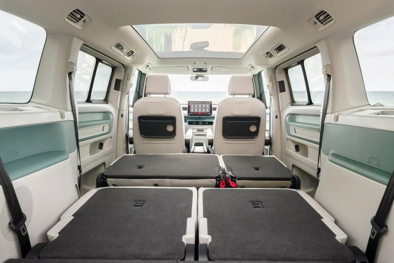 Interieur shot van de Volkswagen ID.3, focus ligt op de voorstoelen