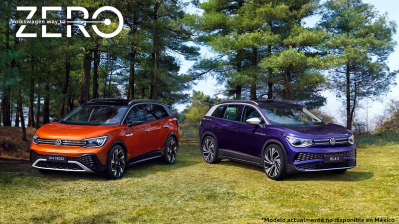 Camionetas eléctricas de Volkswagen ID. 6 en el bosque.