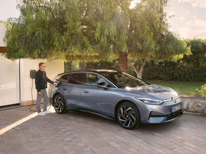 A man plugging a charger into an ID.7 Tourer