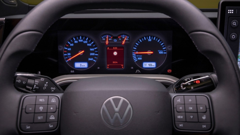 Digitales Kombiinstrument und Multifunktionslenkrad im Volkswagen ID. Tiguan.