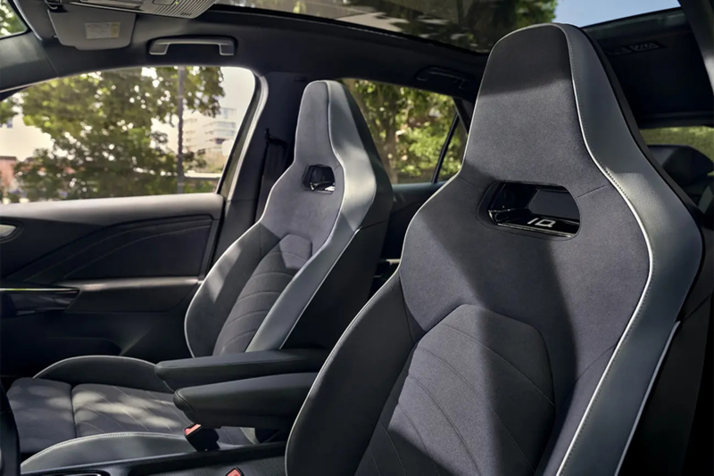 Interieur shot van de Volkswagen ID.3, focus ligt op de voorstoelen