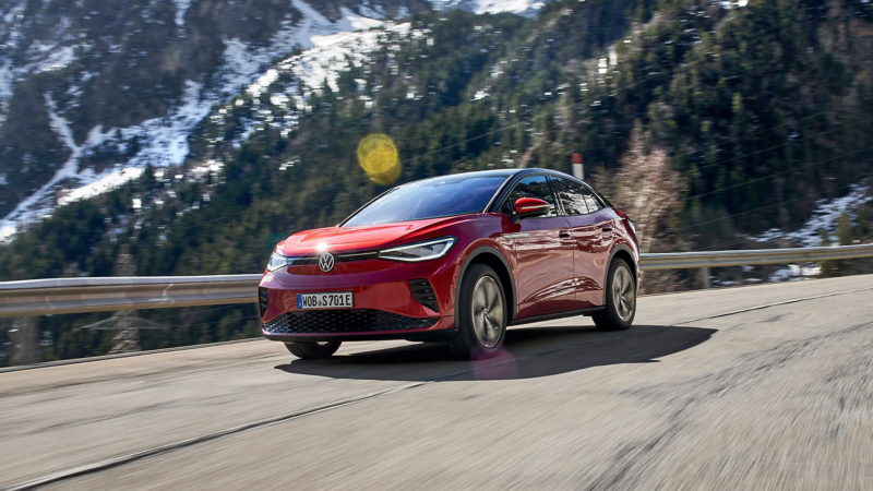 Exterior design of the Volkswagen ID.5 driving on the road