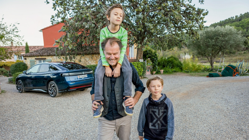 La famiglia Hemmelmayr in provincia prima della sua ID.7