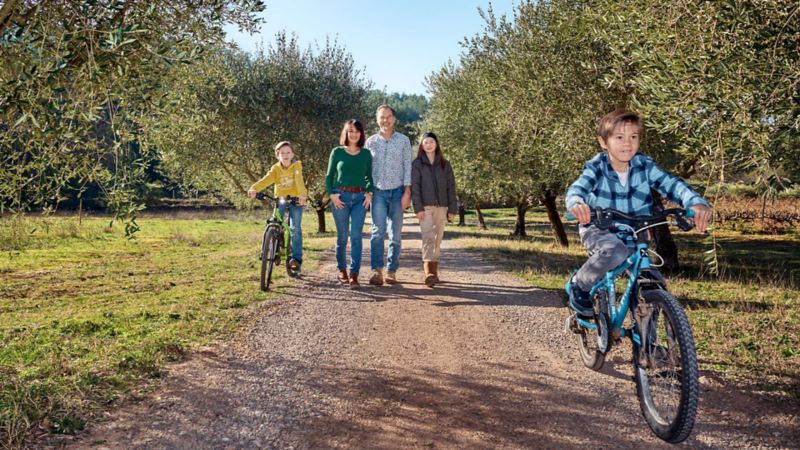 La famiglia Hemmelmayr in viaggio per la provincia in bicicletta