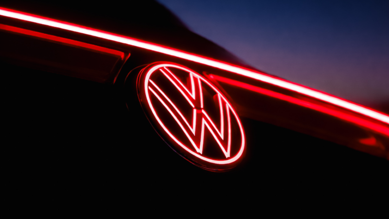 Volkswagen Tayron R-Line Illuminated Logo