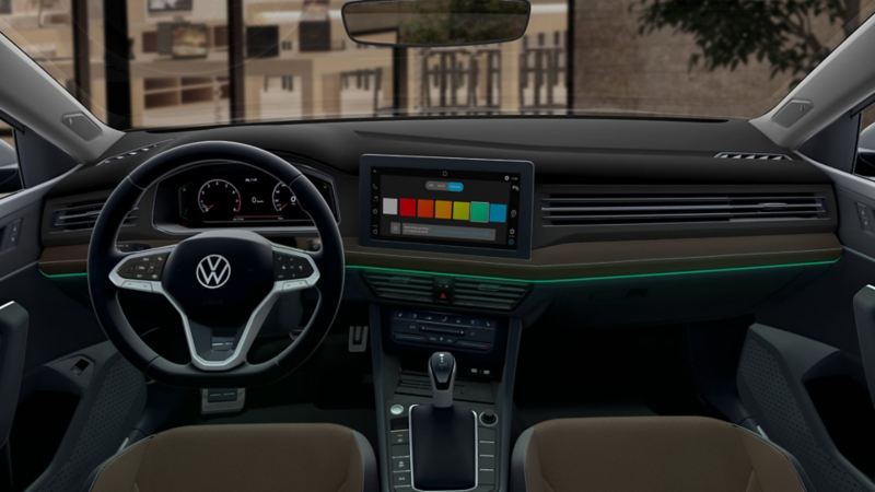 Tablero de Jetta 2025, edición 70 años, con pantalla táctil que muestra colores de iluminación ambiental. 