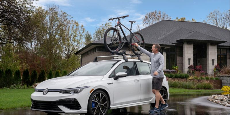 Golf-R in parking with bike carrier