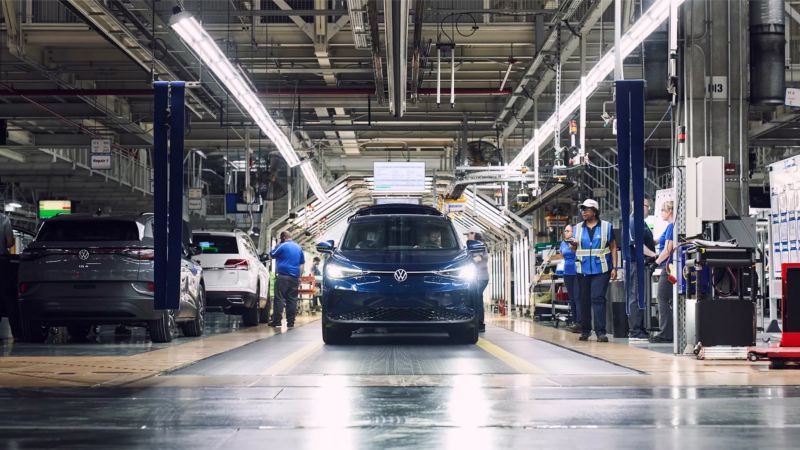 Chattanooga employees working on VW assembly line.
