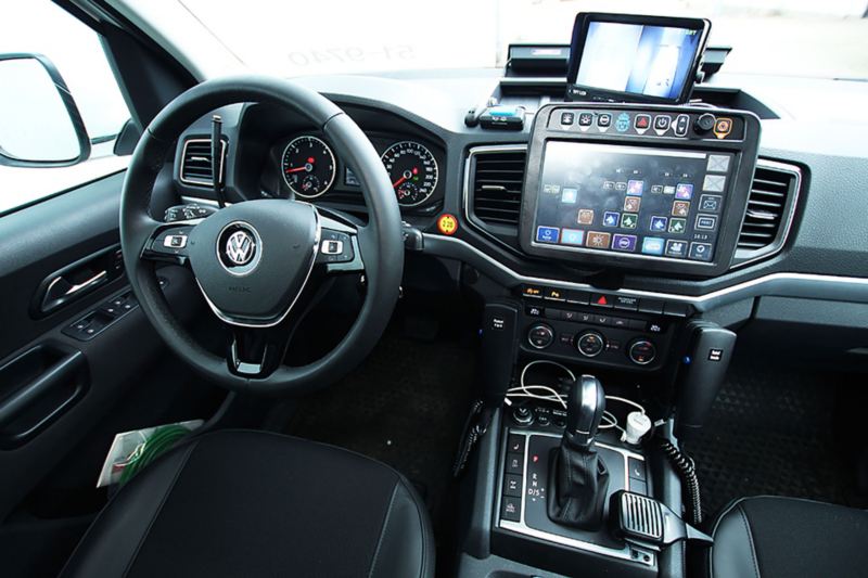 Specialanpassad interiör i polisens nya hundbil: VW Amarok V6 pickup