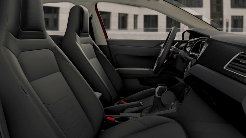 Interiores de Volkswagen Polo 2024, con asientos en color negro. 
