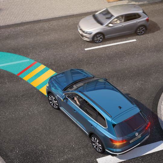 Intersection assist for the Volkswagen Touareg