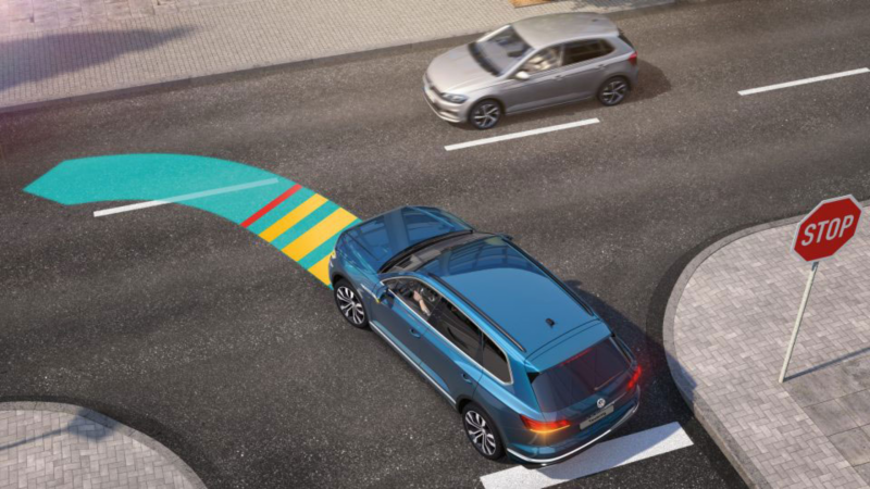 Intersection assist for the Volkswagen Touareg