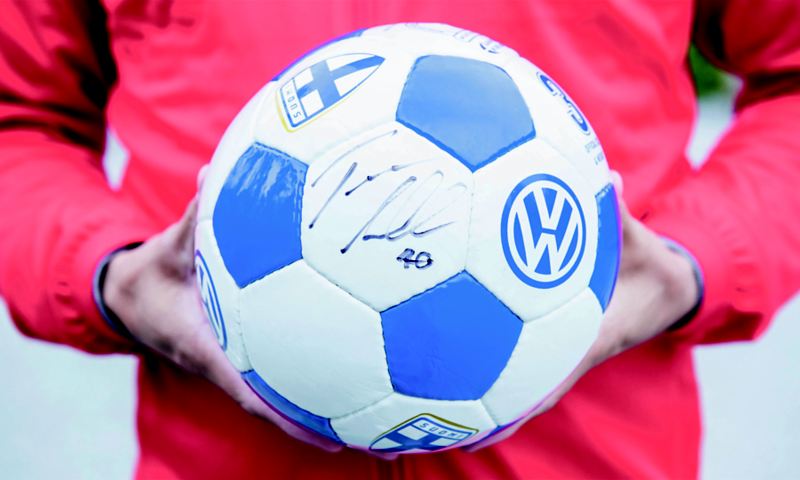 Volkswagen kuljettaa Suomen jalkapalloperhettä