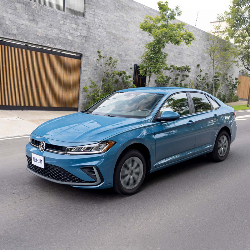 Autos nuevos de Volkswagen en promoción. Jetta 2025 en color azul. 