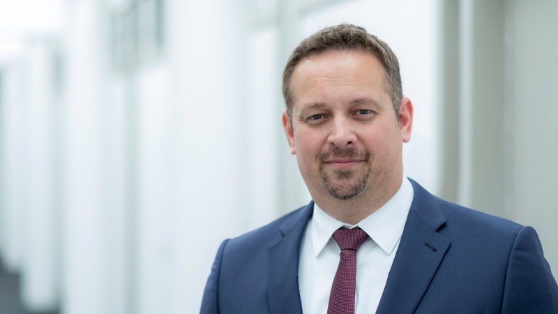 Portraitaufnahme eines Mannes.