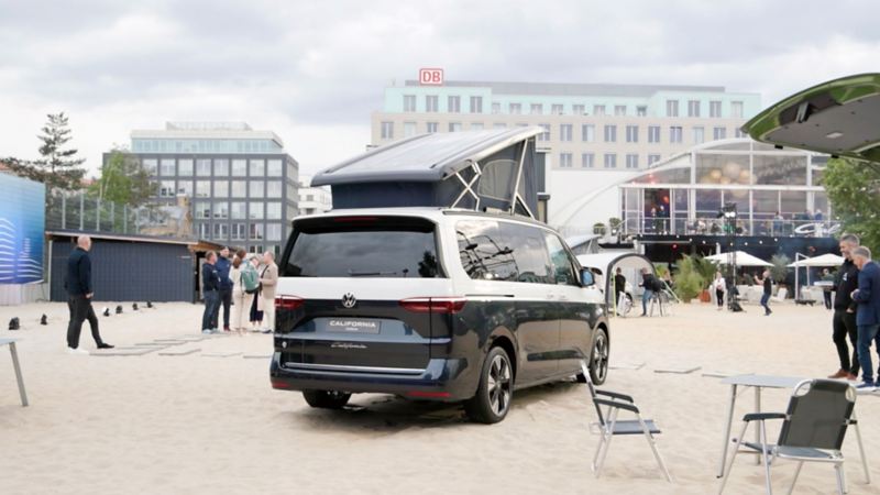 Nya VW California med popup-tak på världspremiären i Berlin