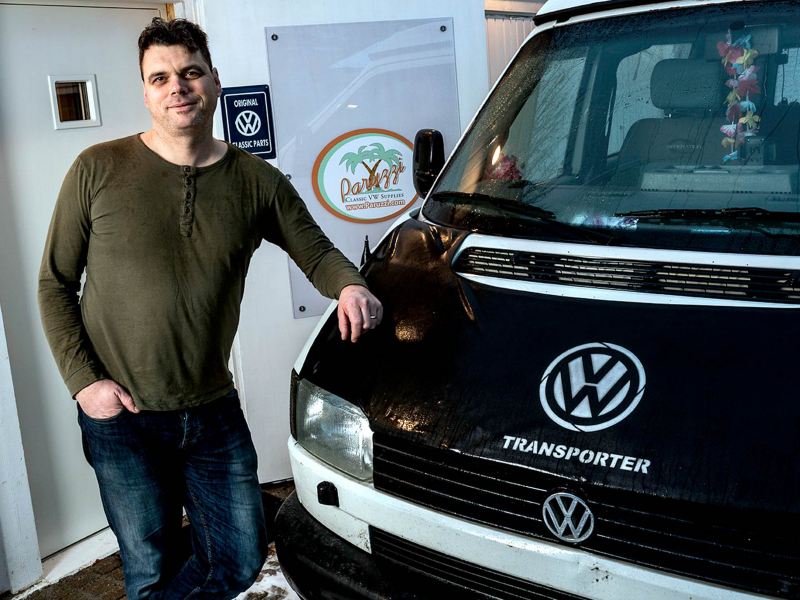 Johannes Erwin med sin Volkswagen Transporter Syncro