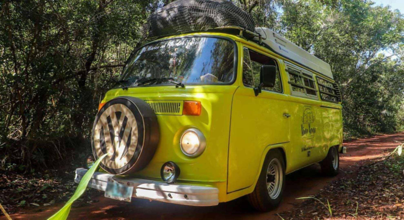 Imagen de combi vw apodada La Kukis, un vehículo en el que viajan Xinoxano por América.