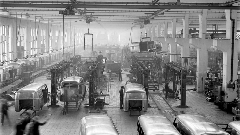 Une usine où est produit le bus T1