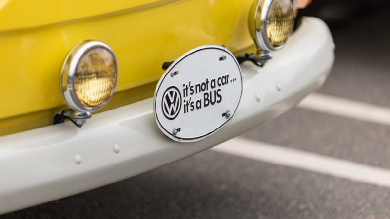 Panneau sur le bus VW