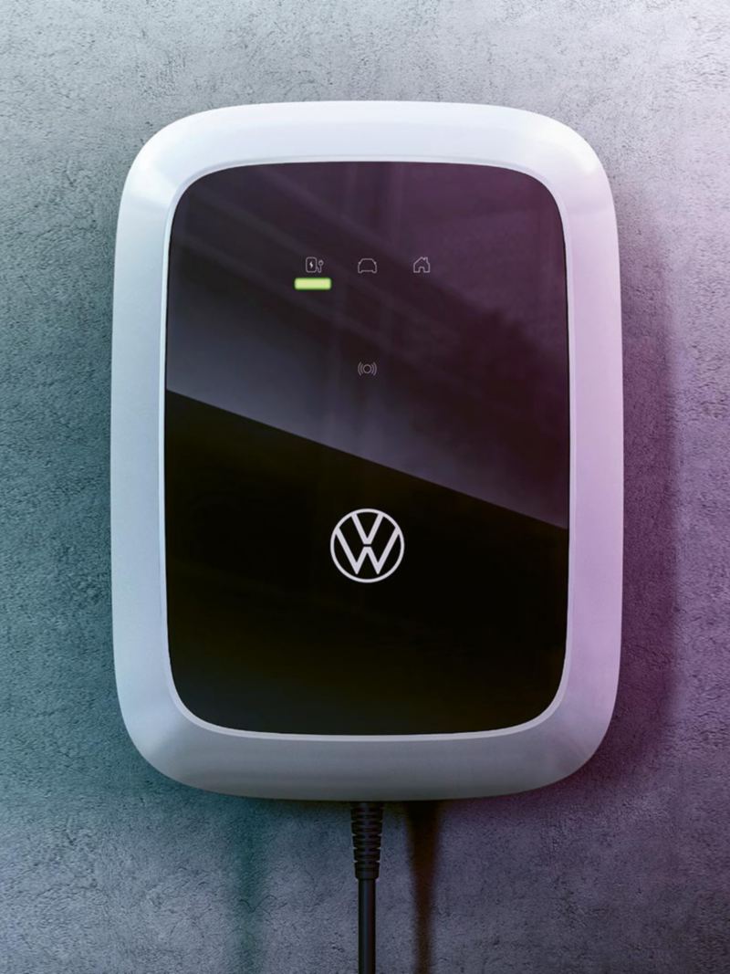 VW ID Charger laddbox för elbil upphängd på en vägg