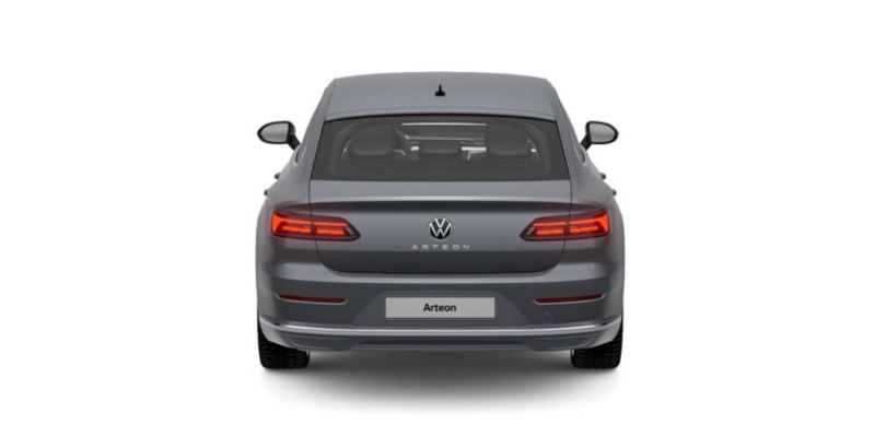 Volkswagen Arteon gris visto de atrás sobre fondo blanco