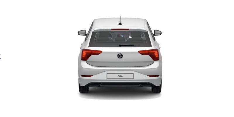 Volkswagen Polo blanco visto de atrás sobre fondo blanco