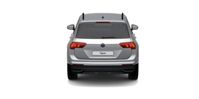Volkswagen Tiguan gris visto de atrás sobre fondo blanco