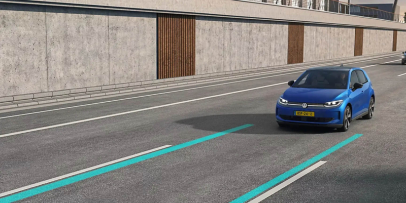 The schematic illustration uses a VW ID. Polo to show how Lane Assist works.