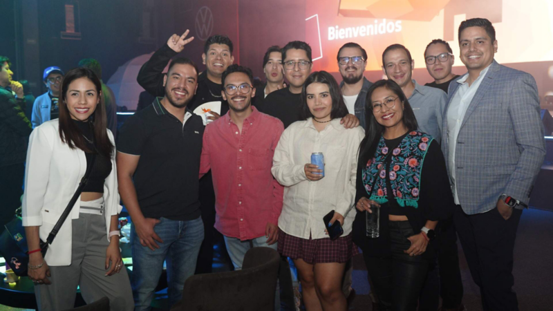 Asistentes y directivos de Volkswagen México en evento de lanzamiento de Nuevo Tiguan 2025. 