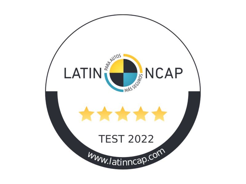 Reconocimiento de Latin NCAP a Volkswagen Nivus 2024, auto sedán de cinco estrellas. 