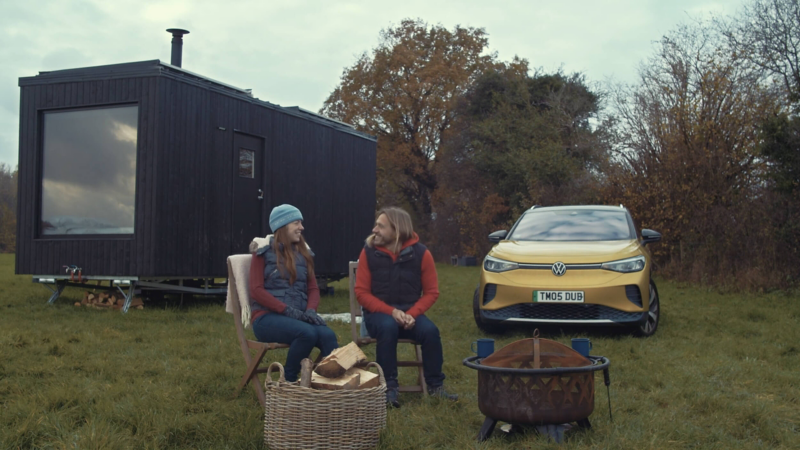 Timo and Tracy Thornton camping out in front of a parked ID.4.