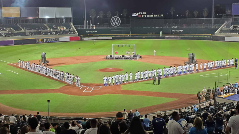 Cancha del estadio de béisbol de los Yaquis de Obregón durante ceremonia inaugural. 